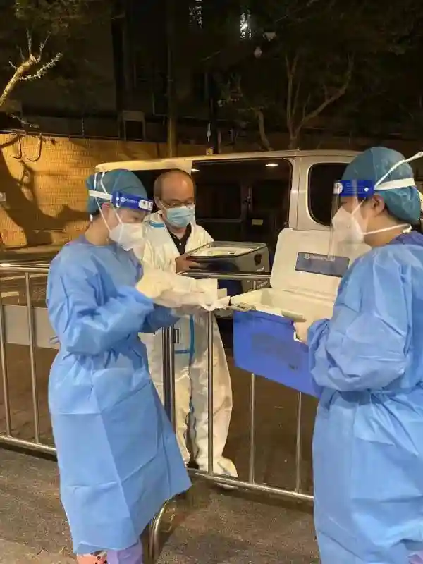 “祝您生日快乐！”封控期间，瑞金医院为白血病患者完成骨髓移植